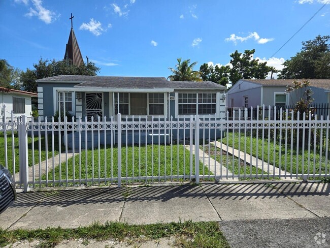 Building Photo - 1850 NW 55th St Rental