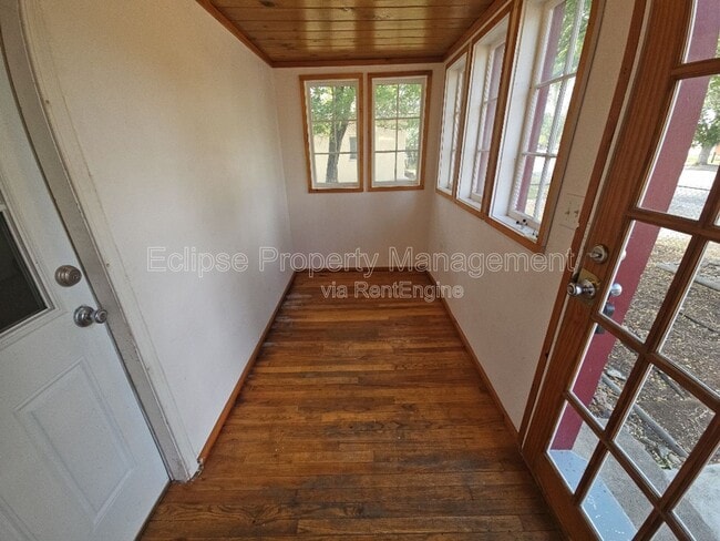 Photo - 908 9th St