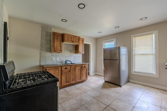Photo - 908 W Hadley St
