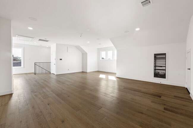 Photo - 3714 Grennoch Ln