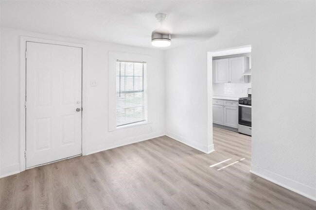 Photo - 1911 Benson St