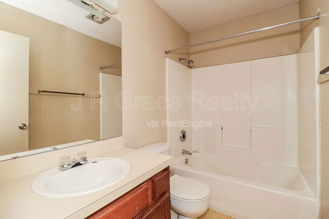 Photo - 5939 Shadydell Dr