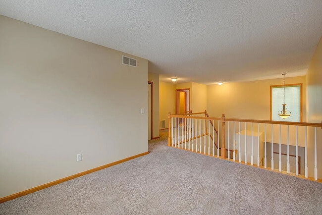 Photo - 321 Heritage Trl