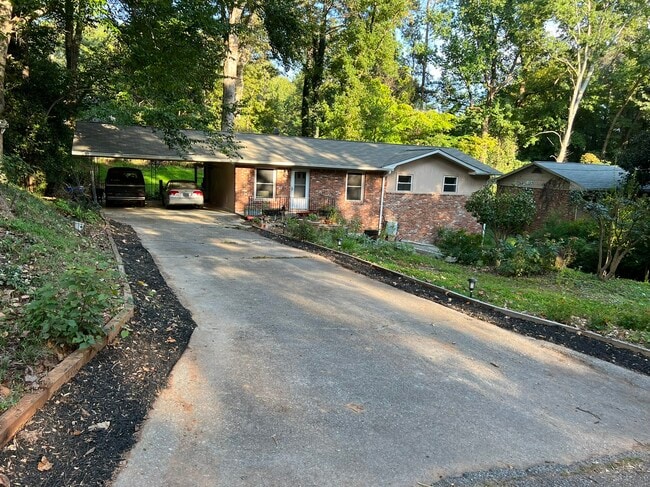 Building Photo - 640 Collingwood Dr