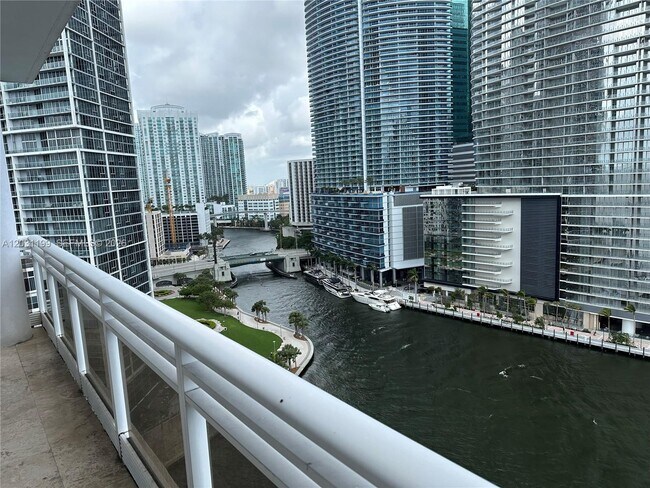 Photo - 901 Brickell Key Blvd Unidad 2005