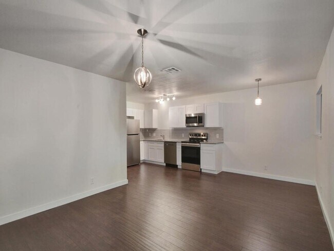 2706 Parker Ln