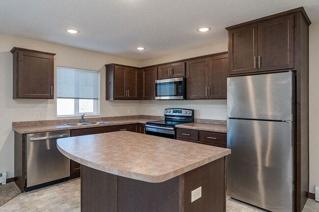 LAKESIDE APTS OF WINDOM