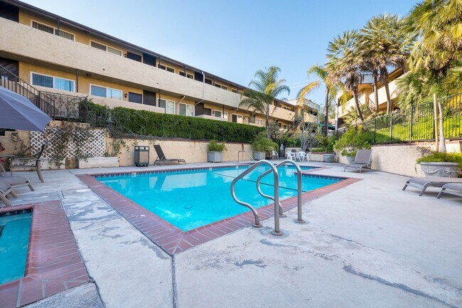 Photo - Montrose Villa Apartments