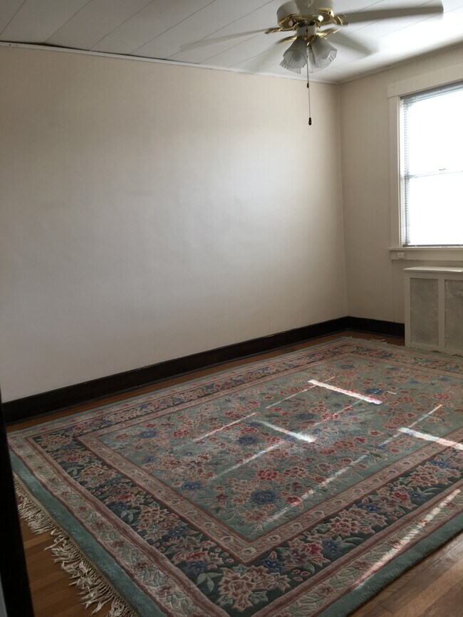 Bedroom1 - 3322 Parkview Ave