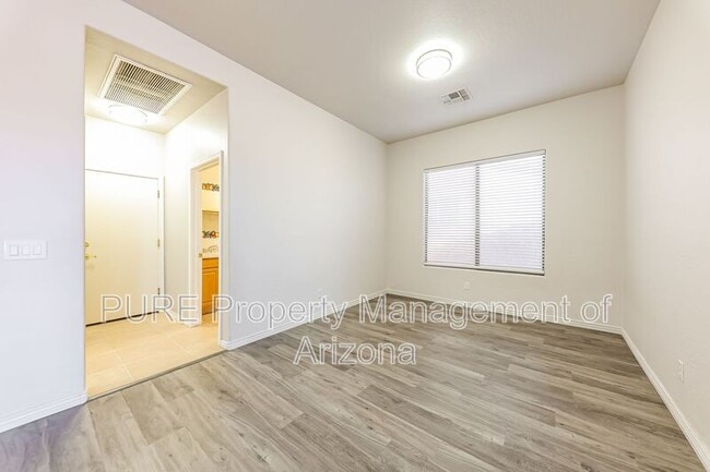 Photo - 16812 W Northampton Rd