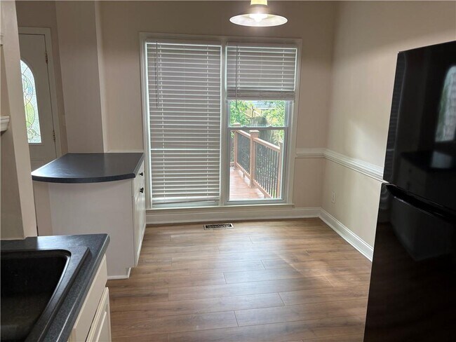 Photo - 4747 Julian Way