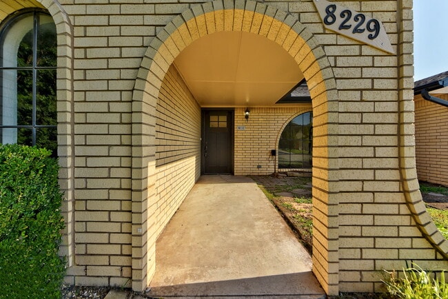 Photo - 8229 NW 115th St