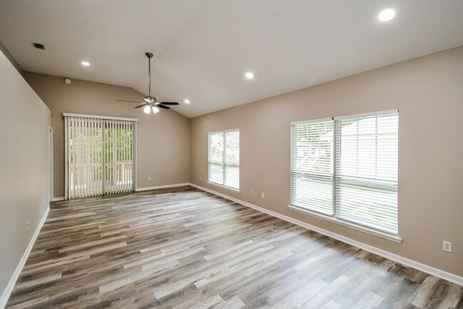 Photo - 2131 Carnes St