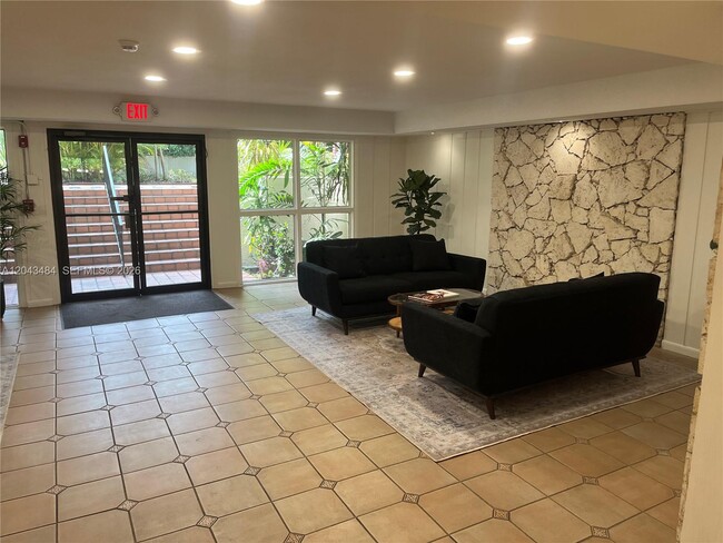 Photo - 1205 Mariposa Ave Unit 428