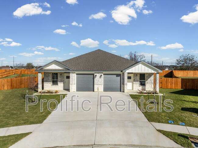 Photo - 111 Logan Ct