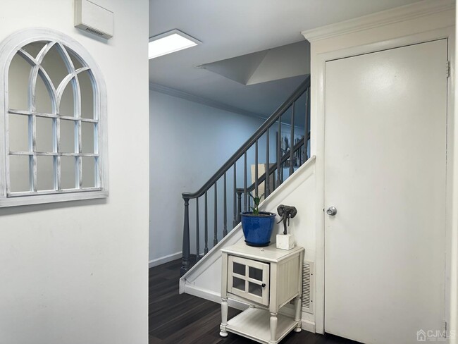 Photo - 107 Thoreau Dr