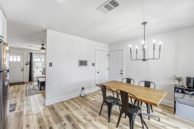 Photo - 2508 Lakehurst Dr