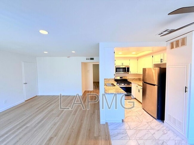 Photo - 5233 Cartwright Ave