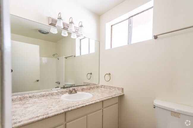 1BR, 1BA - 850 SF