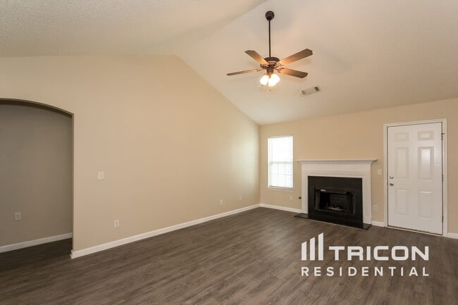 Photo - 4991 Larkspur Ln