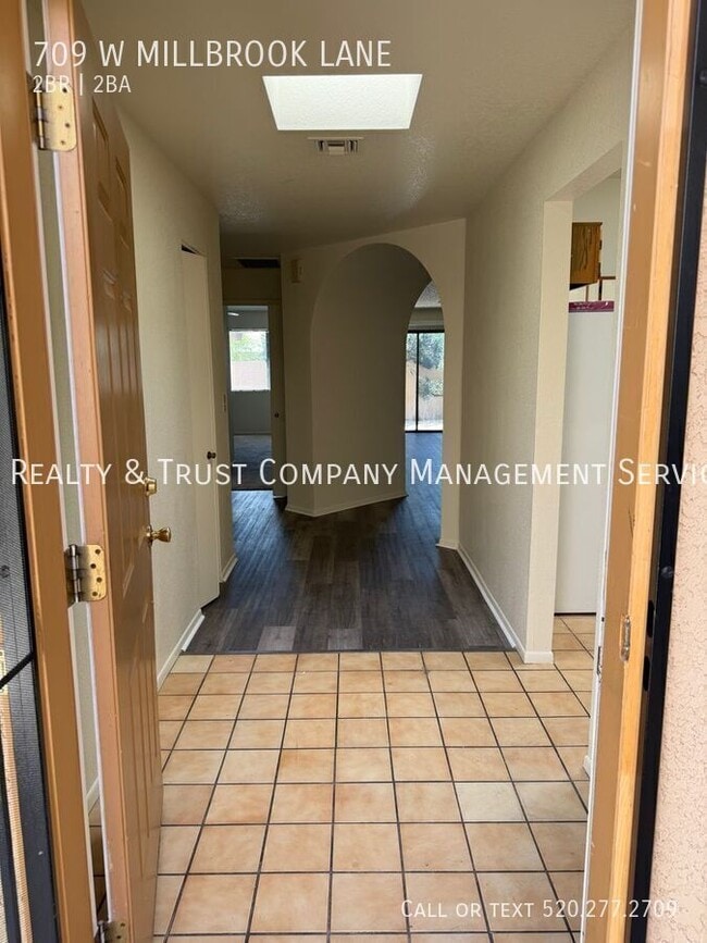 Photo - 709 W Millbrook Ln