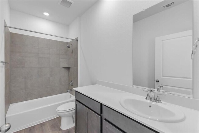 Photo - 5020 Hazelnut Ln