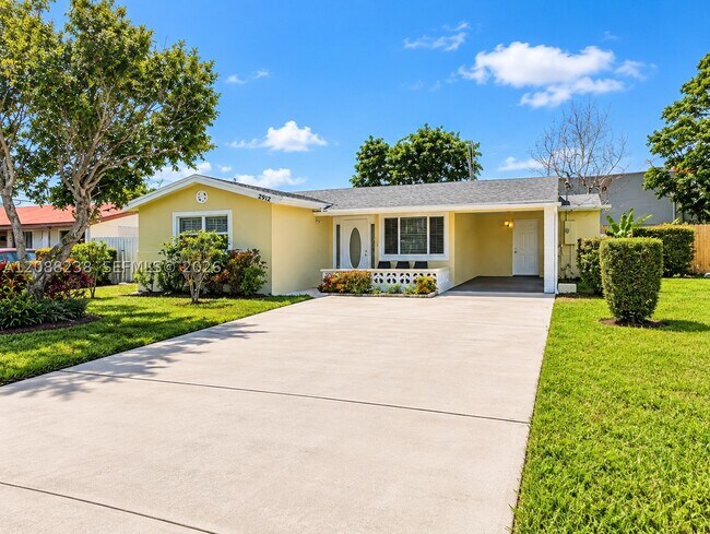 Building Photo - 2912 Sunshine Blvd