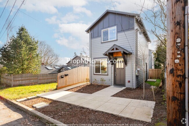 Building Photo - Modern Two Bedroom Home in Mt. Tabor!