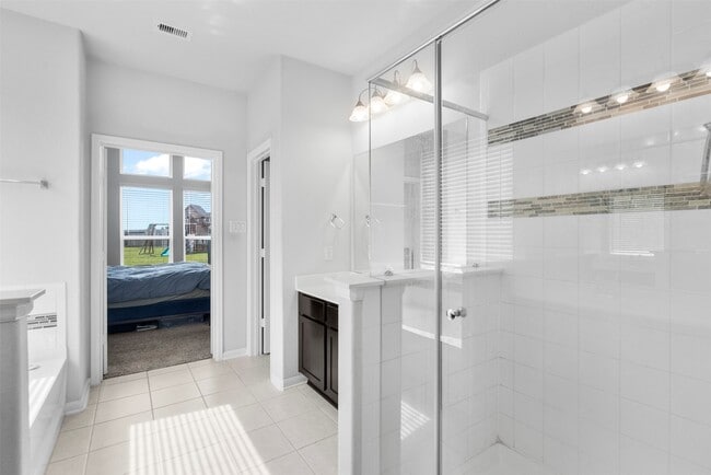 Building Photo - 2405 Bayrose Dr