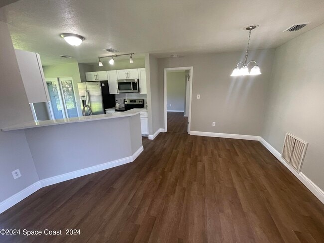 Photo - 1270 Gustrow Ave NW