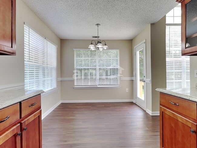 Photo - 28 Blue Lake St