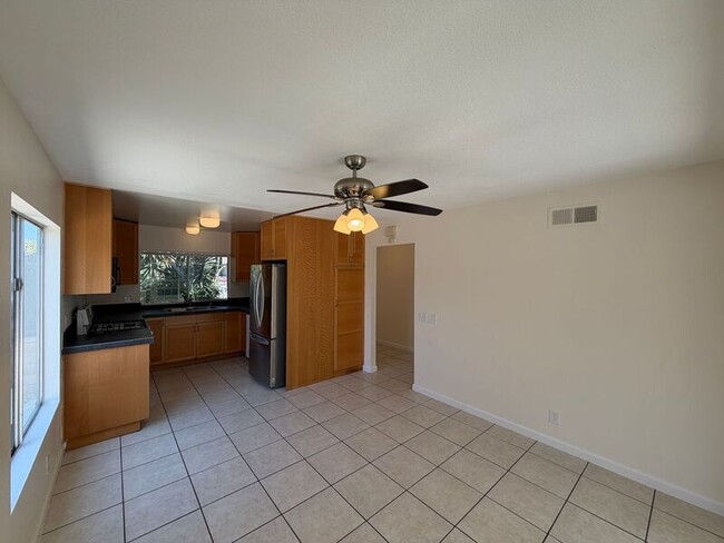 Photo - 6645 Amberly St