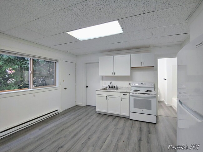 Photo - Newly Remodeled 1bdrm in Convenient Eastlake Neighborhood with Washer\Dryer and Parking Unit 1