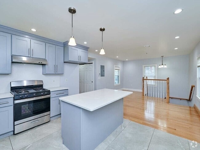 Building Photo - 27 Mayhew St Unit 2 Rental