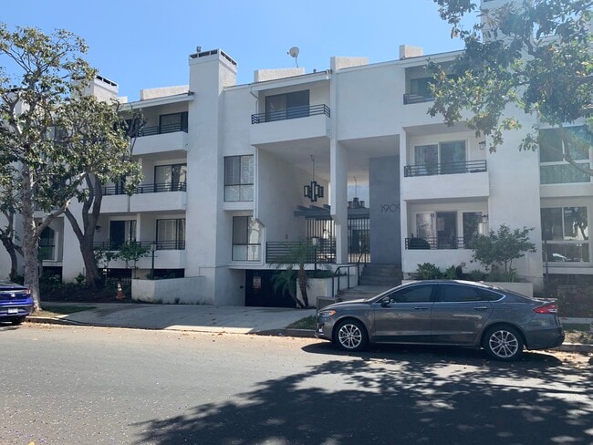 Newly renovated exterior and landscaping - 1909 Pelham Ave Unit 104