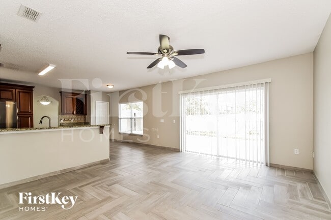 Photo - 654 Parakeet Ct