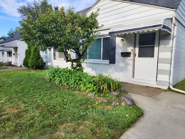 Photo - 22828 Almond Ave