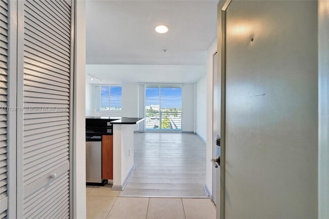 Photo - 2775 NE 187th St Unidad 509