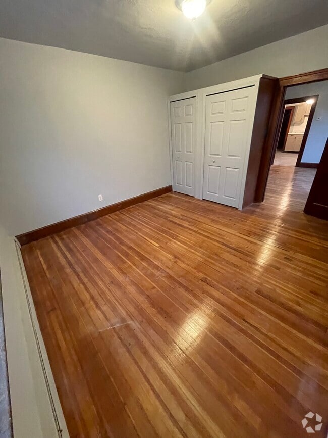 Building Photo - 65 Lorraine St Unit Section 8 Only Rental