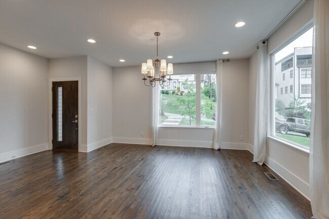 Photo - 504b 36th Ave N