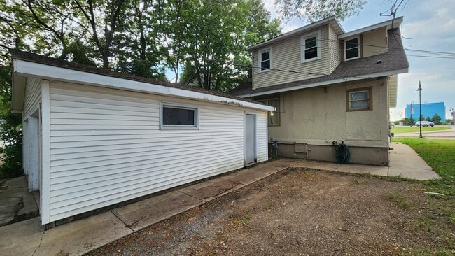 Photo - 210 9th Ave S
