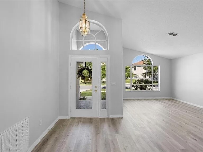 Photo - 2340 Woodside Way Unidad 2