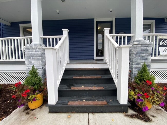 Photo - 233 W Commercial St