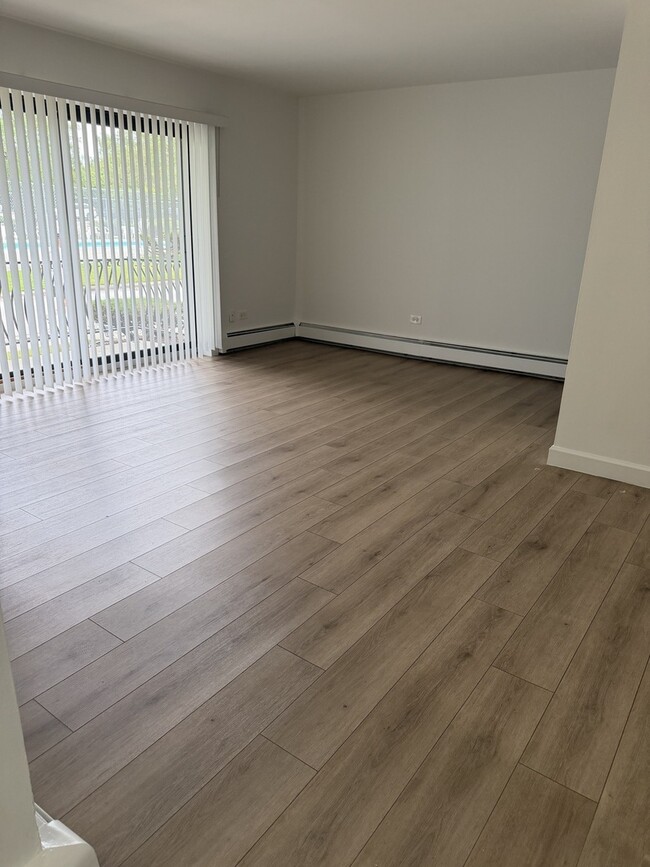 10S433 Echo Ln