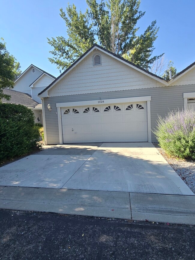 Building Photo - 1028 Aspen Grove Cir Rental