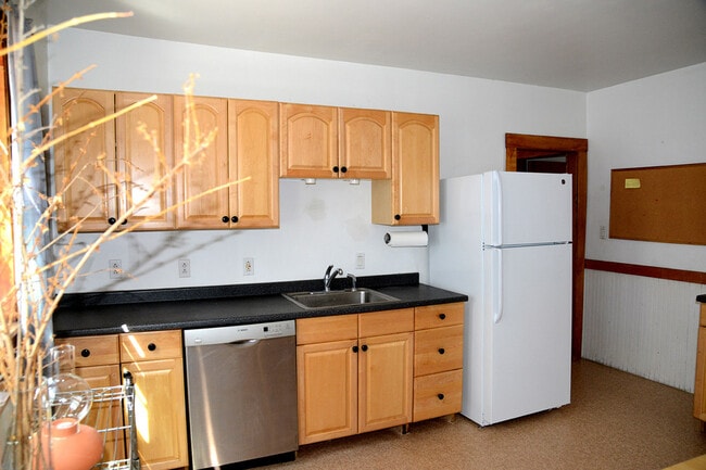 Building Photo - 8 Adams Ter Unit 2 Rental