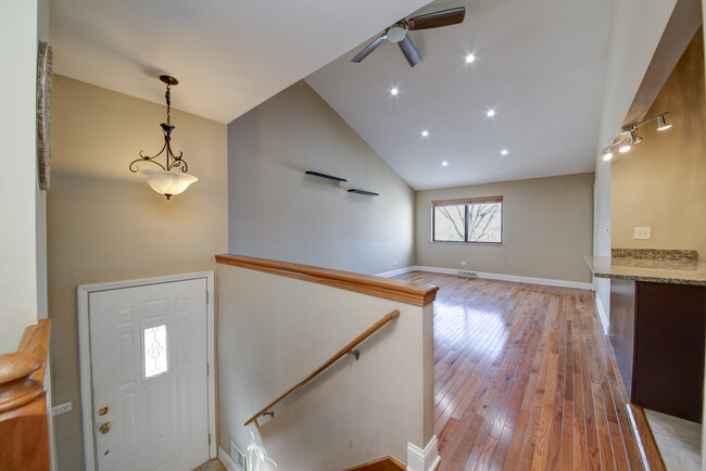 Photo - 3S261 Briarwood Dr Townhome