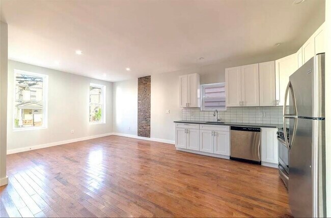 Building Photo - 83 Woodlawn Ave Unit 1 Rental