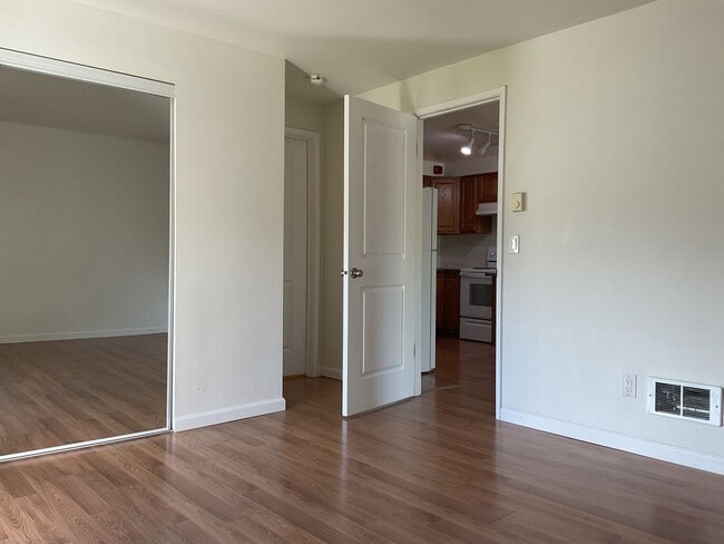 Photo - 1 Bed / 1 Bath Houghton condo in Kirkland $1,795/month Unit 520