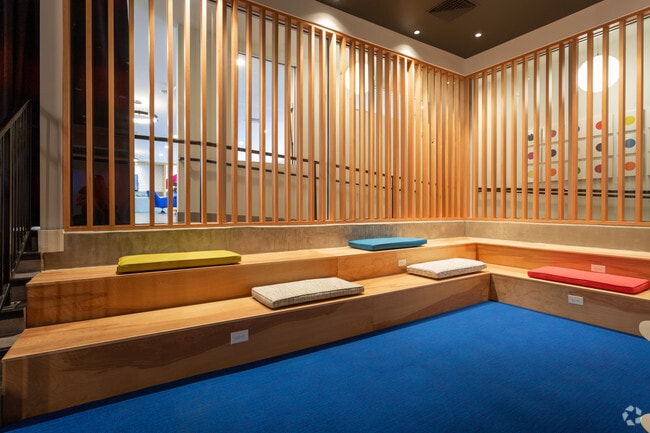 Co/Mingle Clubhouse